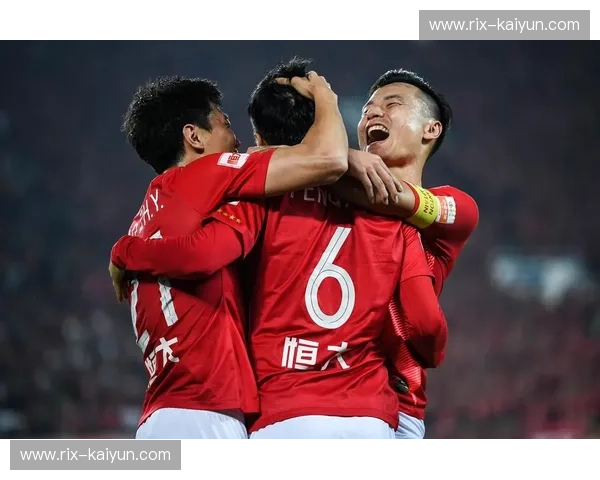 红色王朝与橙衣脊梁：恒大与鲁能，那段刻在骨子里的绿茵恩怨